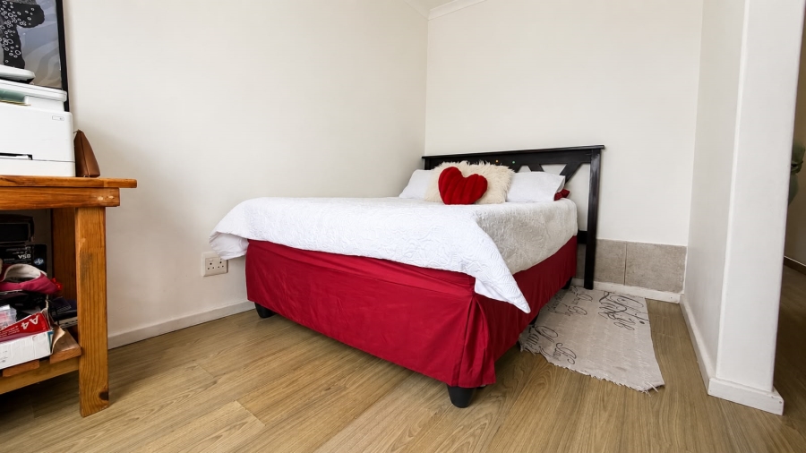 3 Bedroom Property for Sale in Heiderand Western Cape